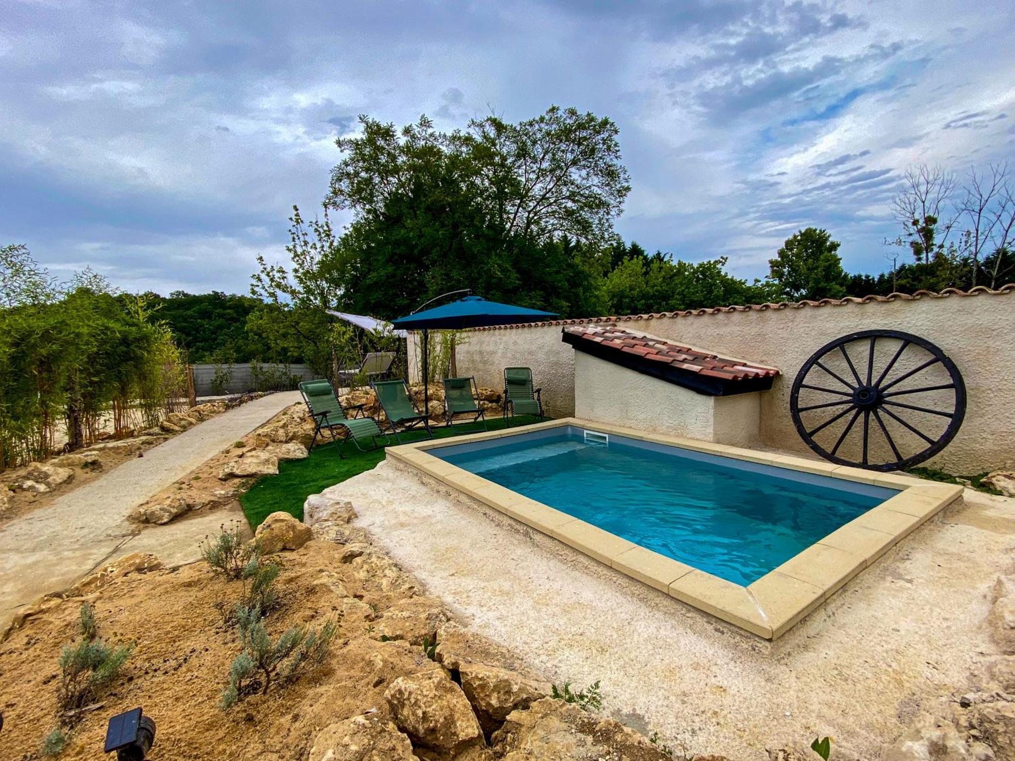 007 Bond Maison Pour Tous Y Compris Handicapes Avec Piscine Privee Hébergement de vacances Queyssac