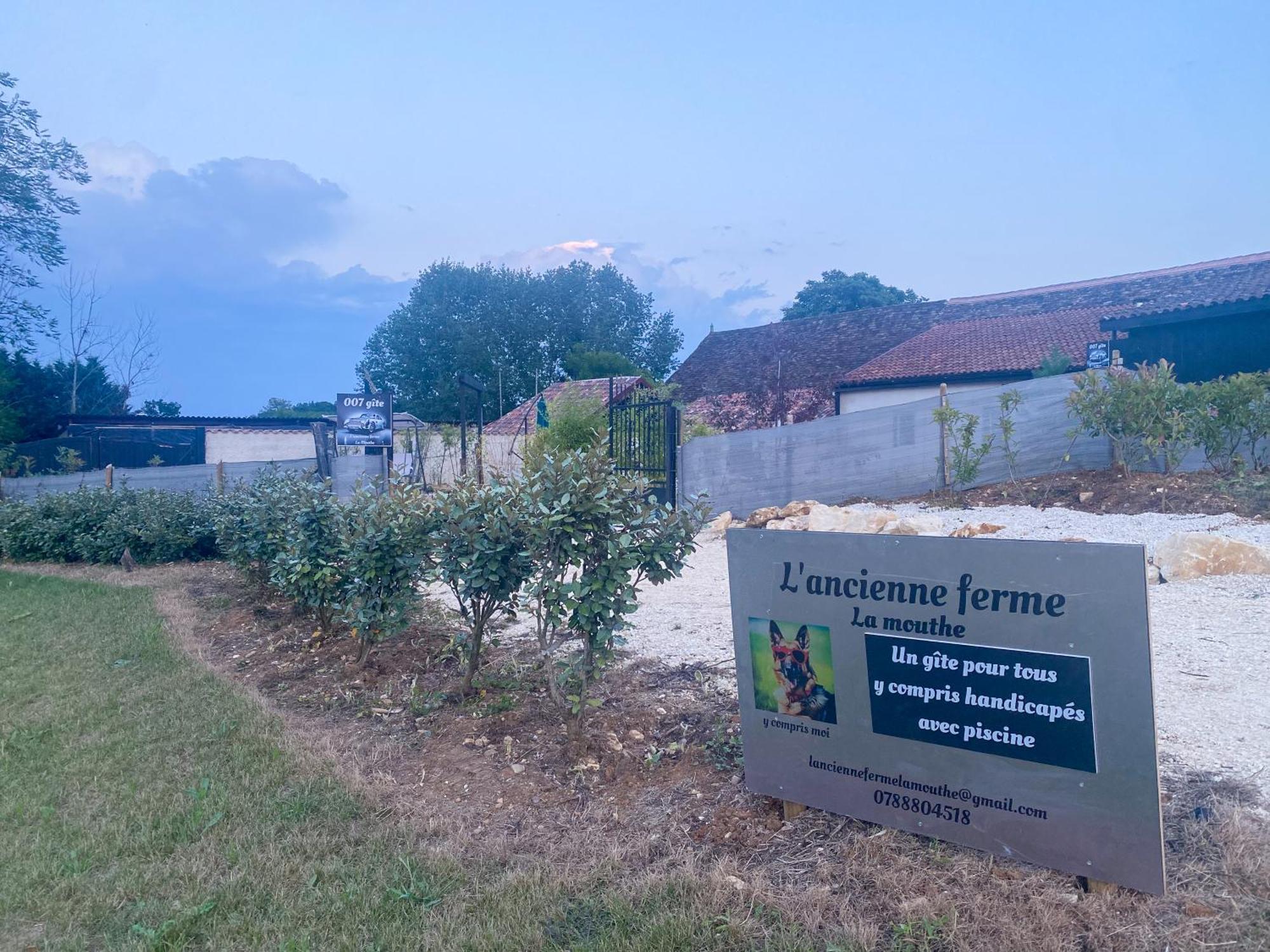 Hébergement de vacances 007 Bond Maison Pour Tous Y Compris Handicapes Avec Piscine Privee