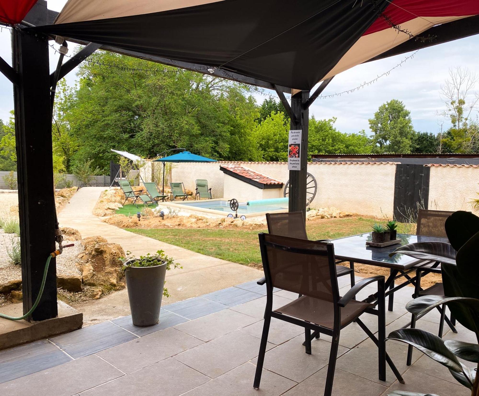 Hébergement de vacances 007 Bond Maison Pour Tous Y Compris Handicapes Avec Piscine Privee Queyssac